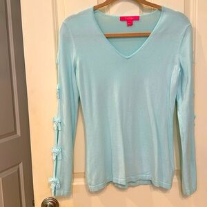 Lily Pulitzer v neck sweater with bow details on sleeves. Small